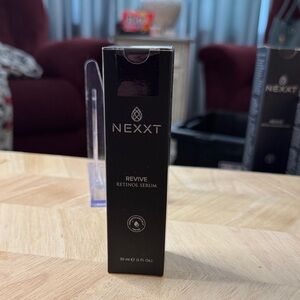 Nexxt Revive Retinol Serum - Sleek Black Design